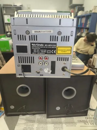 Radio CD Mx Onda Plata y Marrón