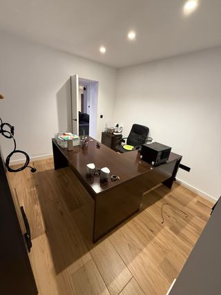 Mesa de oficina moderna