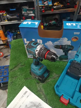 Avvitatore a percussione doppia batteria