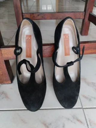 Scarpe Frau scamosciate nere con tacco