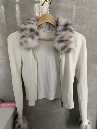 Jersey blanco con pelo sintético