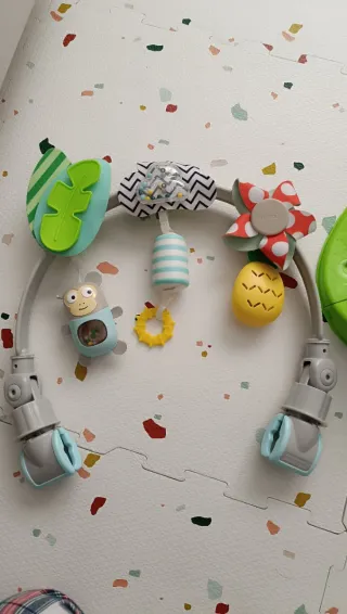 Arco de juegos para bebé con juguetes