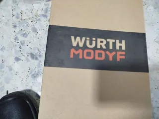 Zapatillas de seguridad negras y naranjas