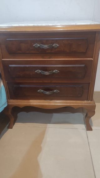 Mesitas de noche de madera macizas y mármol blanco