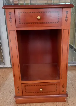 Mesita de noche de madera con cajón