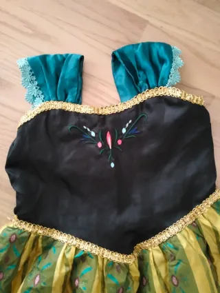 Disfraz Frozen + Regalo otro disfraz. Talla 7 años