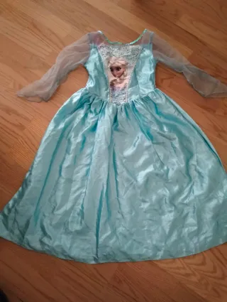 Disfraz Frozen + Regalo otro disfraz. Talla 7 años