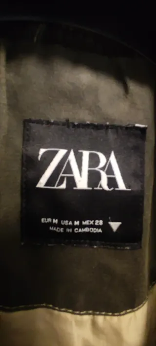 Cazadora Zara verde tipo Barbour