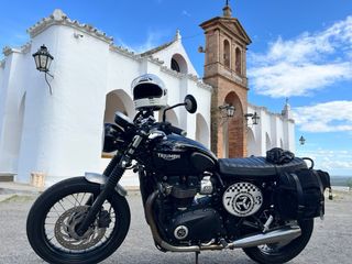 Triumph Street Twin 900
