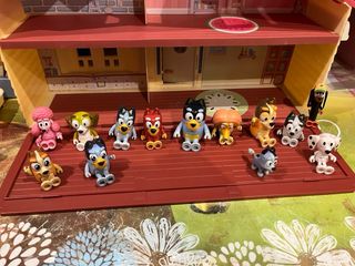 Casita de Bluey + muñecos