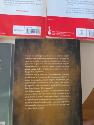 El bolígrafo de gel verde y otros libros en perfil