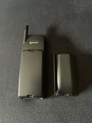 Movil K. Reeves Matrix Nokia 8110 con accesorios