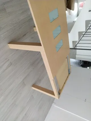 Mesa de comedor de madera