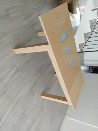 Mesa de comedor de madera