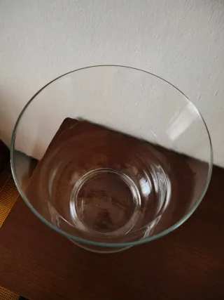 Grande vaso in vetro trasparente forma uragano