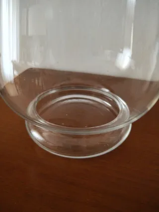 Grande vaso in vetro trasparente forma uragano