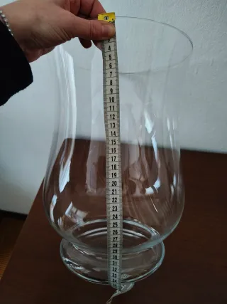 Grande vaso in vetro trasparente forma uragano