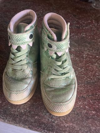 Deportivas niño dinosaurio Talla 30