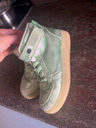 Deportivas niño dinosaurio Talla 30