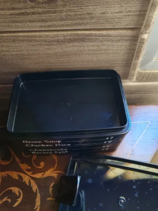 Fiambrera negra con asa