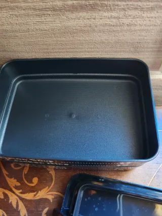 Fiambrera negra con asa