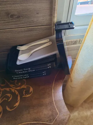 Fiambrera negra con asa