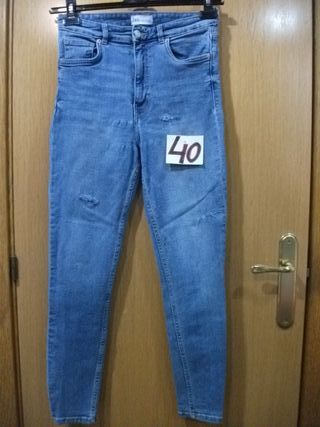 Falda, gorra Desigual, tejanos, jerseys, Tallas L