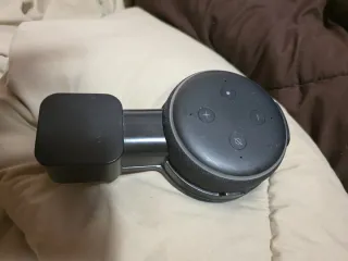 Echo Dot 3ª Gen con Soporte Enchufe