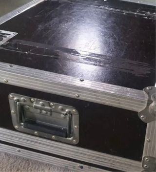 Mesa de mezclas digital Yamaha 01v con flightcase