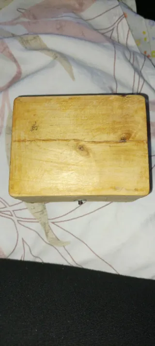 Cajita de música suiza de madera