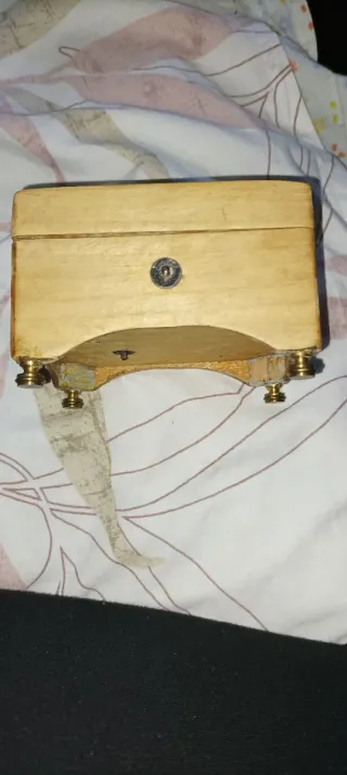 Cajita de música suiza de madera