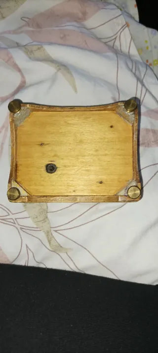 Cajita de música suiza de madera