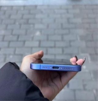 iPhone 16 Azul - Como Nuevo