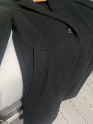 Abrigo de paño negro temporada pasada