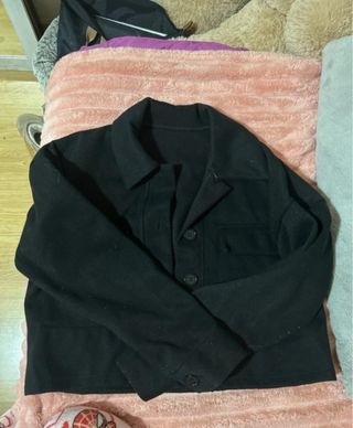 Chaqueta corta negra tipo cardigan