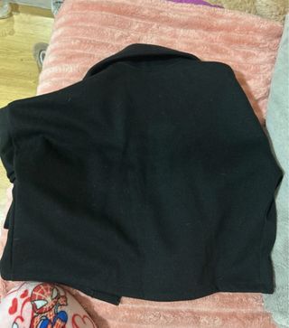 Chaqueta corta negra tipo cardigan