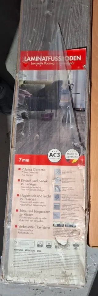 Tarima flotante de diferentes colores. 5€ m2