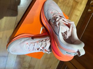 Nike Vomero 18 Naranja y Rosa