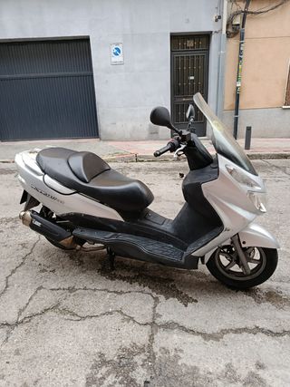 Suzuki Burgman Maxi Scooter Plata