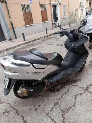 Suzuki Burgman Maxi Scooter Plata