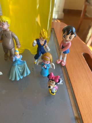 Lote de muñecos variados