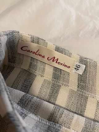 Pantalón fluido rayas beige y gris