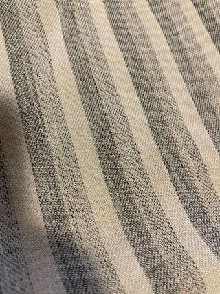 Pantalón fluido rayas beige y gris