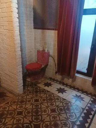 Parcela de 1700m con casa construida y piscina