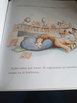 León de biblioteca