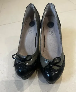 Zapatos de tacon, charol grises y negros, talla 38