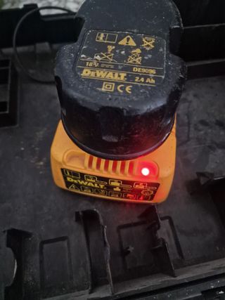 Taladro DeWalt XRP con cargador y batería