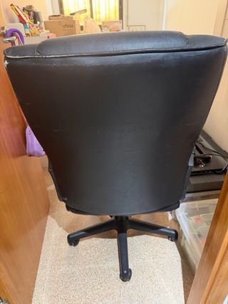 Silla de oficina negra, para escritorio.