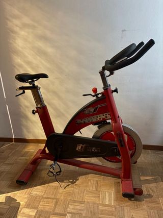 Bicicleta Estática Cougar Sport Roja