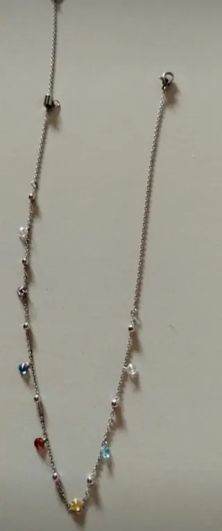 Collana regolabile con perline colorate